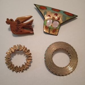 #584.  4 Piece Assorted Brooch Bundle